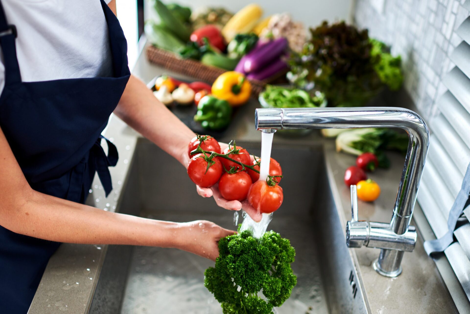 Hands,Woman,Washing,Vegetables,Broccoli,And,Tomatoes.,Preparation,Of,Fresh
